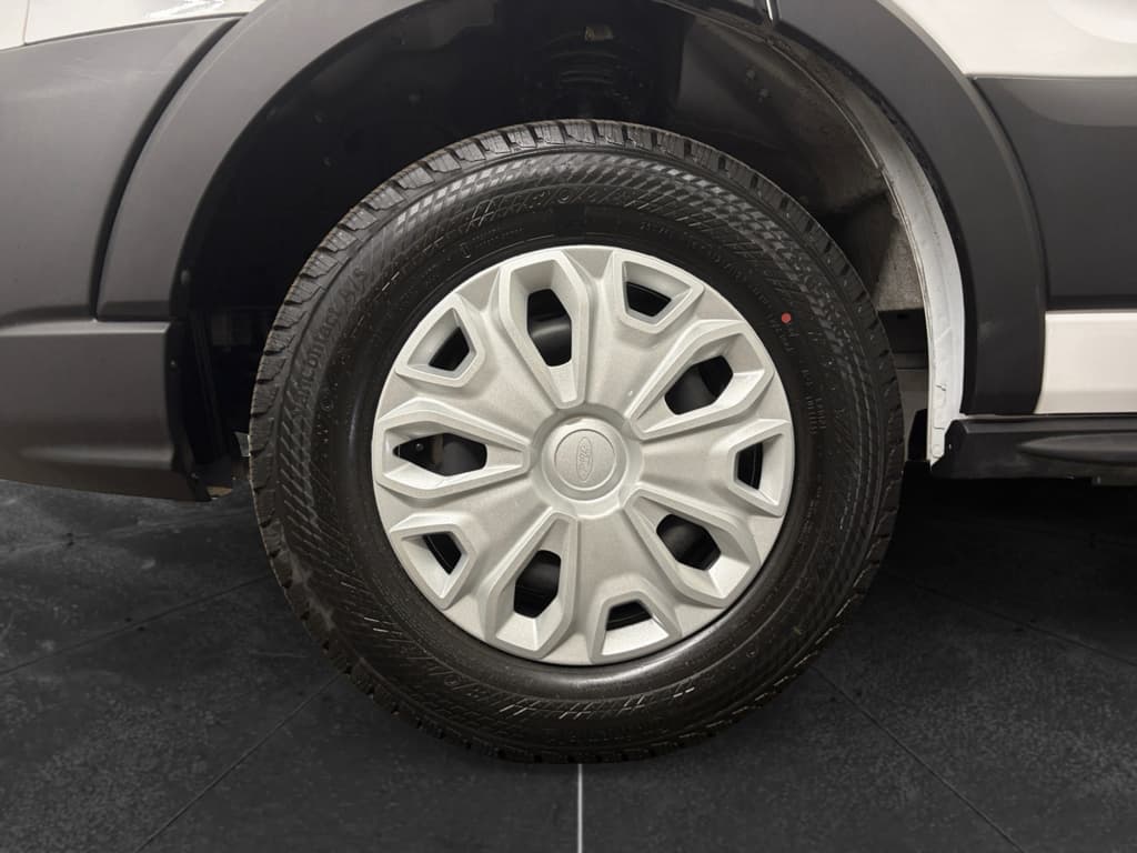 2024 Ford E-Transit view 26
