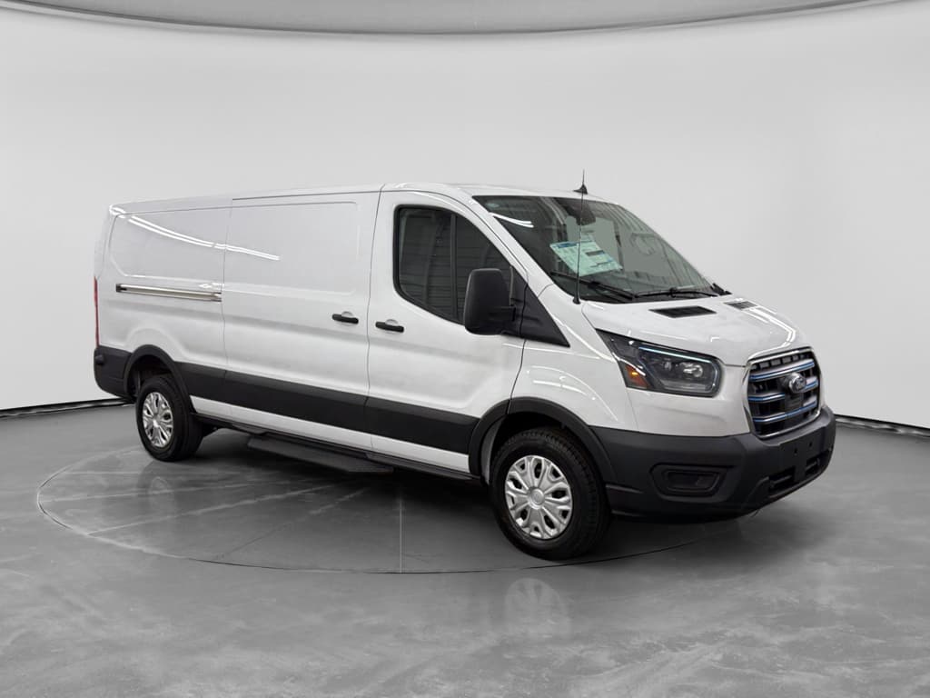 2024 Ford E-Transit view 4