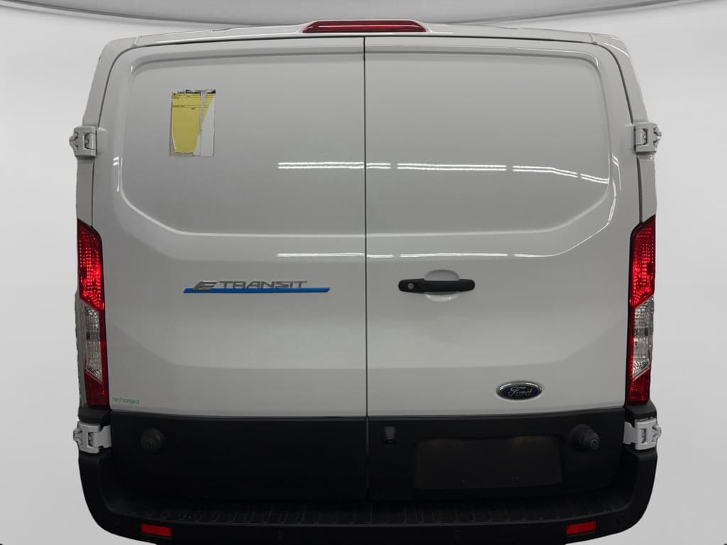 2024 Ford E-Transit view 22