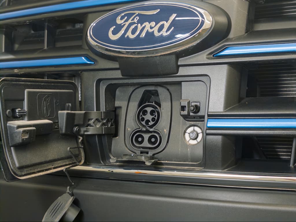 2024 Ford E-Transit view 34