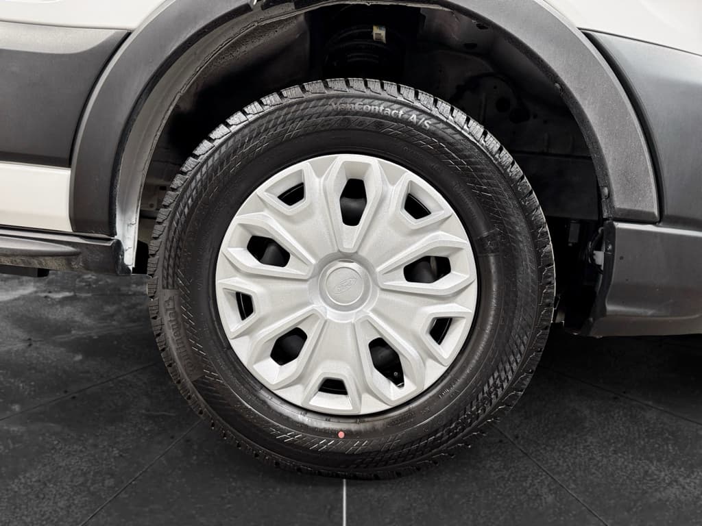 2024 Ford E-Transit view 32