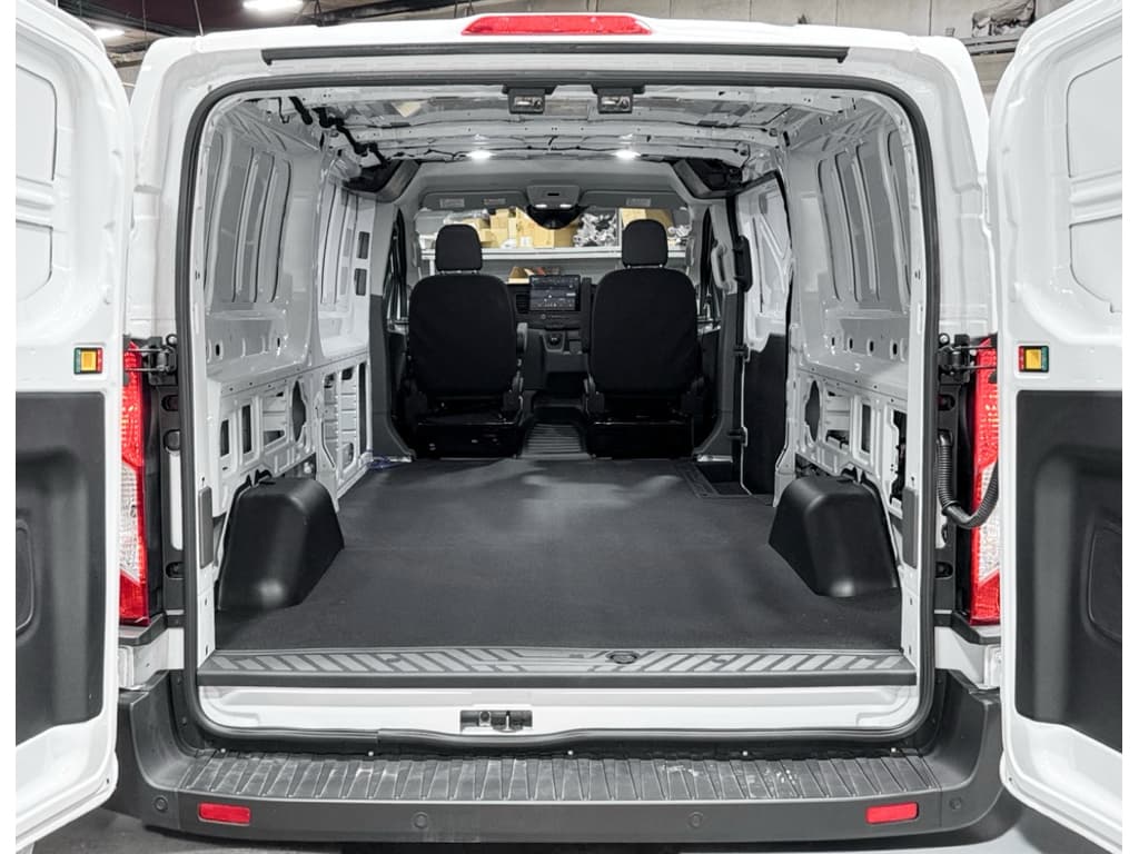 2024 Ford E-Transit view 25