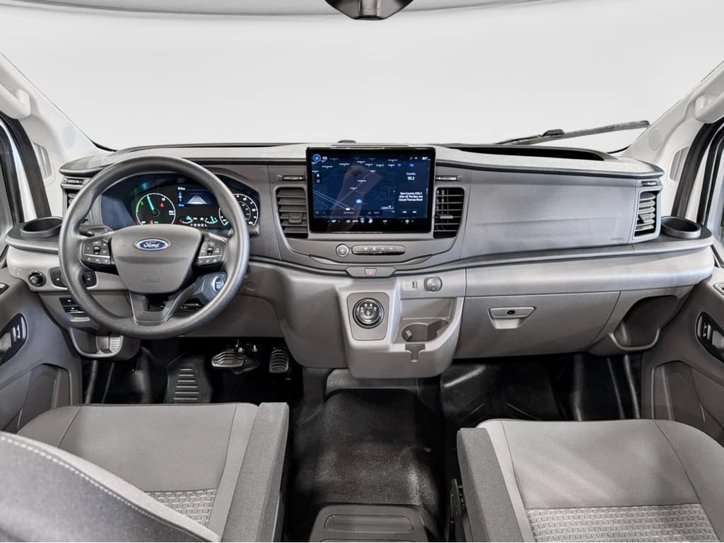 2024 Ford E-Transit view 18