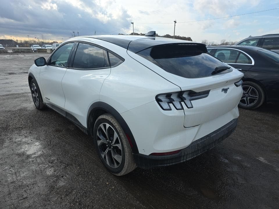 2024 Ford Mustang Mach-E view 4