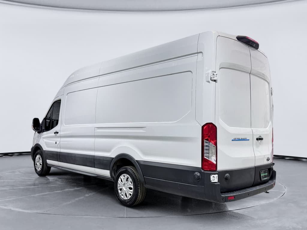 2022 Ford E-Transit view 2