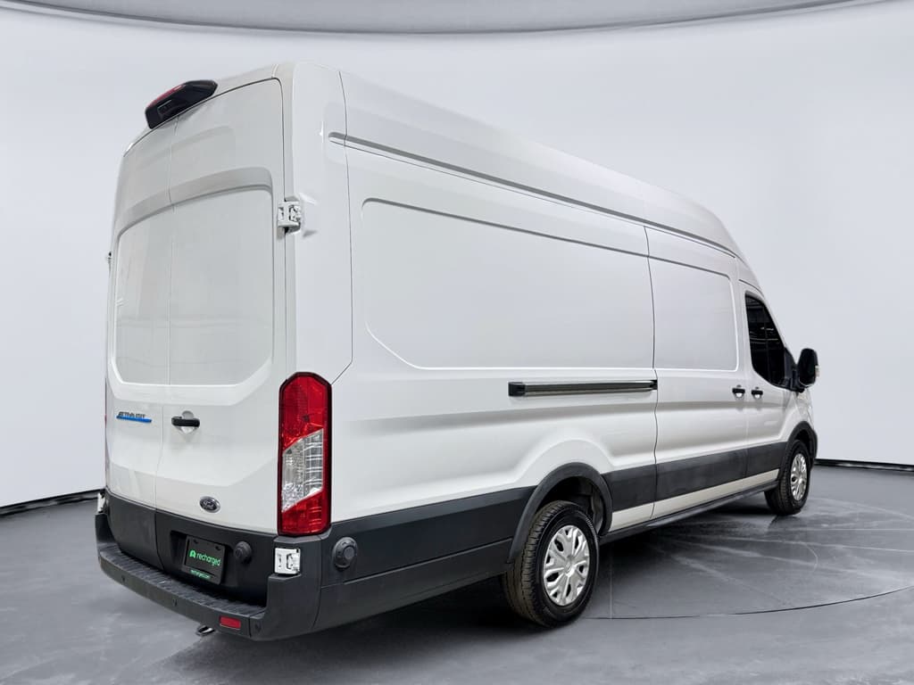 2022 Ford E-Transit view 3