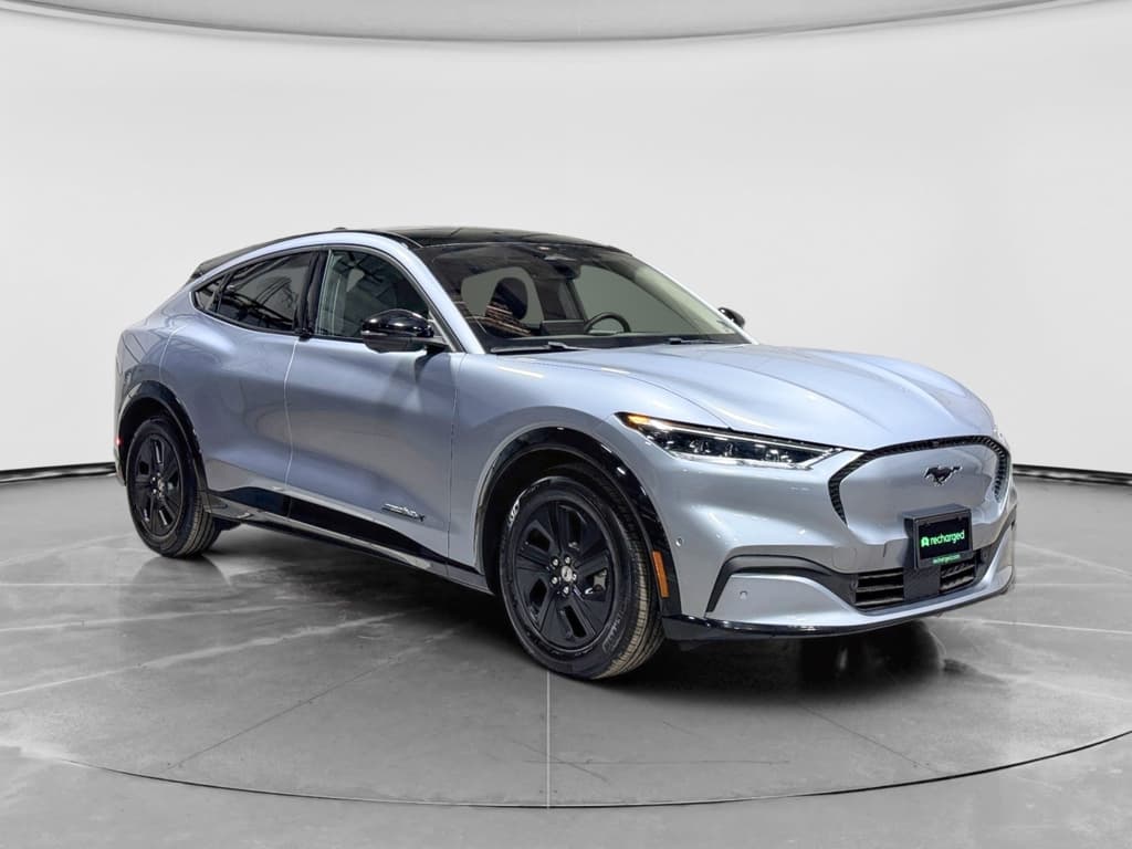 2022 Ford Mustang Mach-E view 4