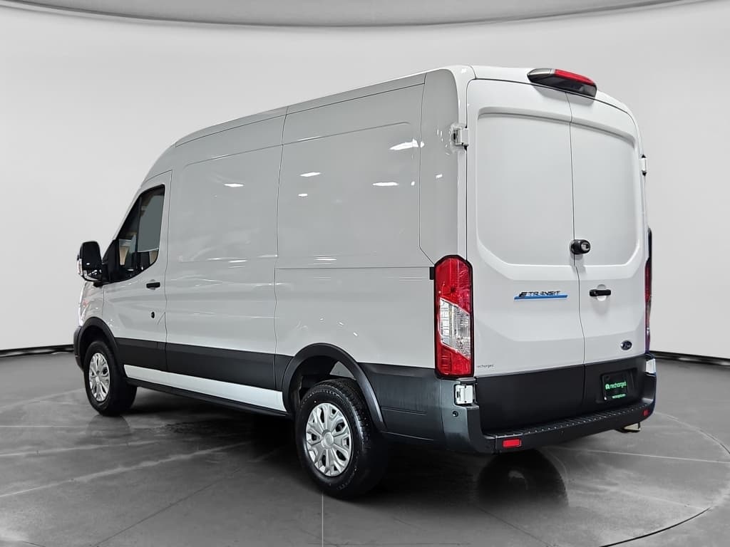 2022 Ford E-Transit view 2
