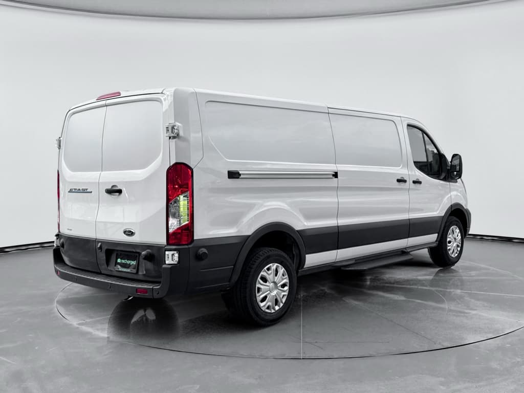 2024 Ford E-Transit view 3