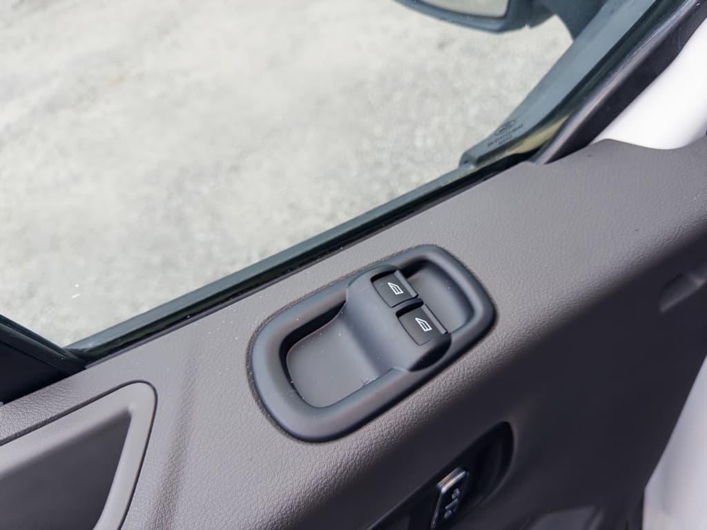 2024 Ford E-Transit view 7