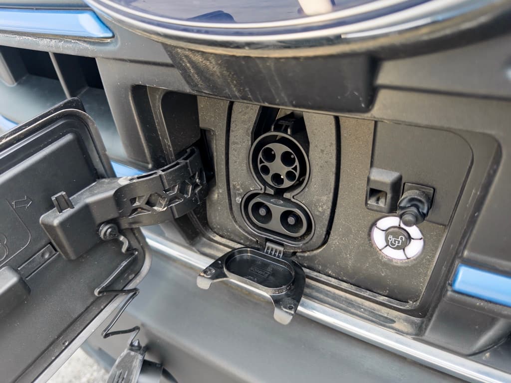 2024 Ford E-Transit view 5