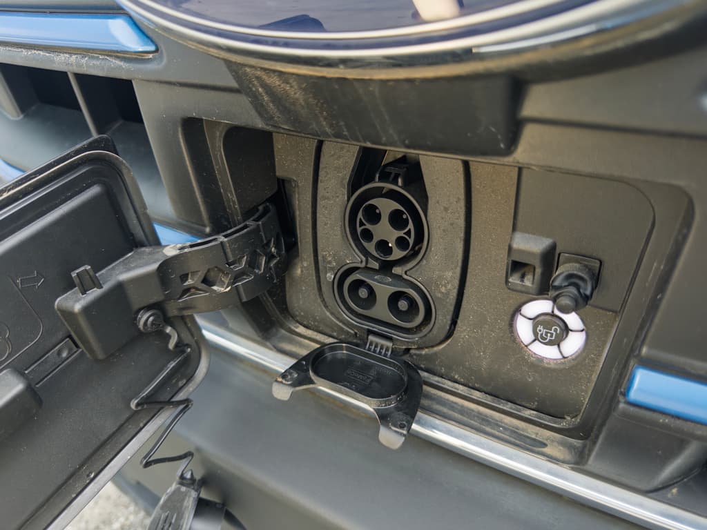 2024 Ford E-Transit view 5