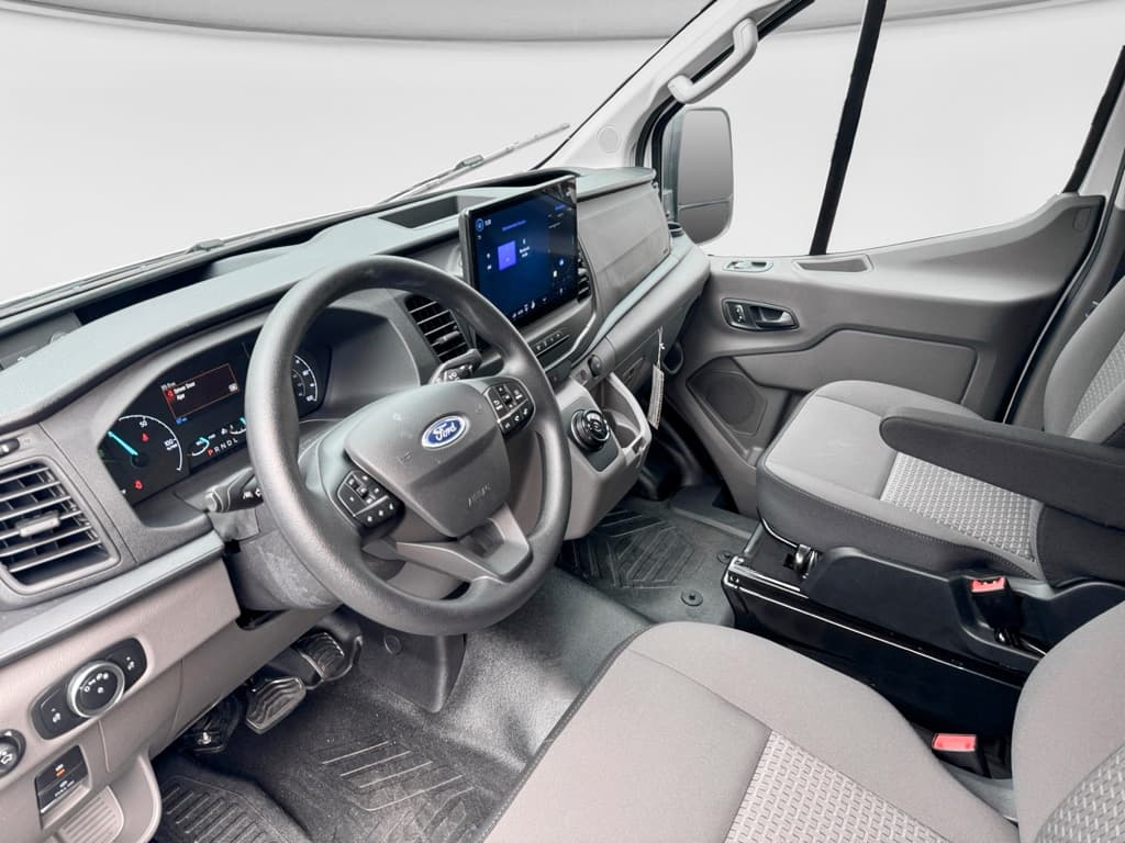 2024 Ford E-Transit view 20