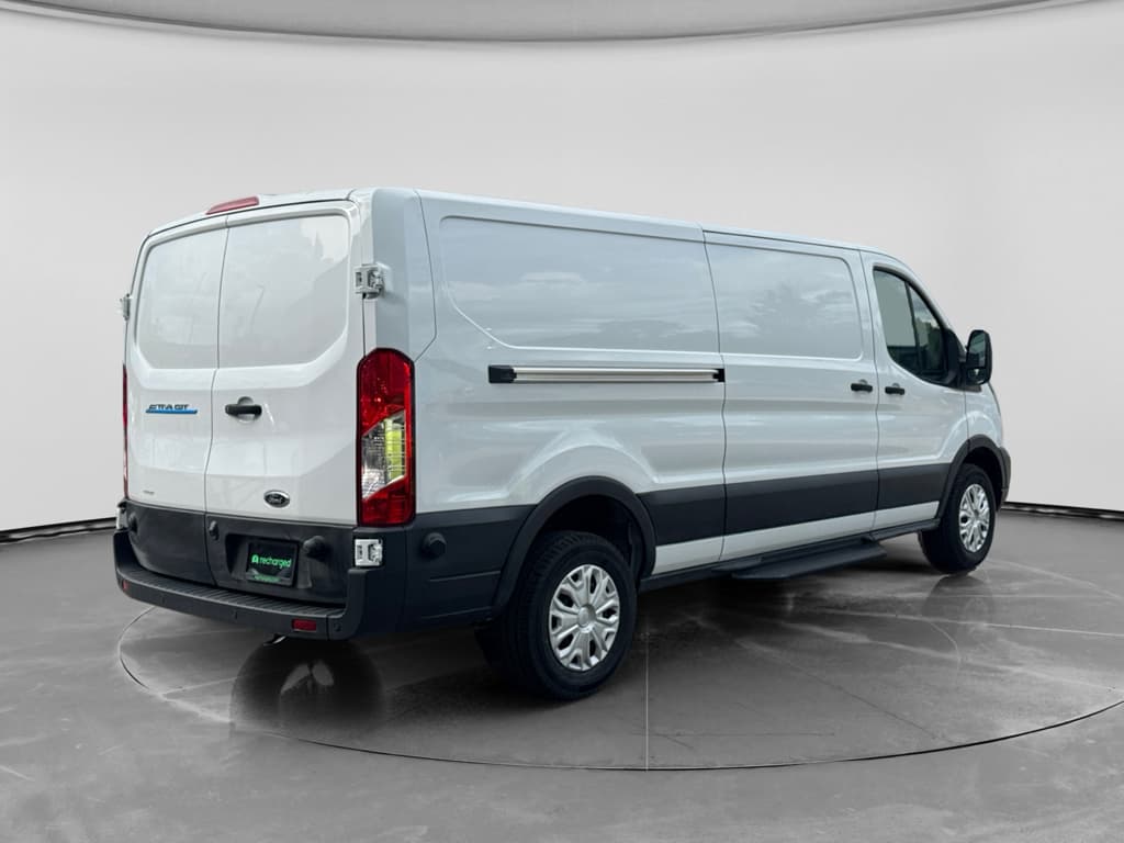 2024 Ford E-Transit view 3