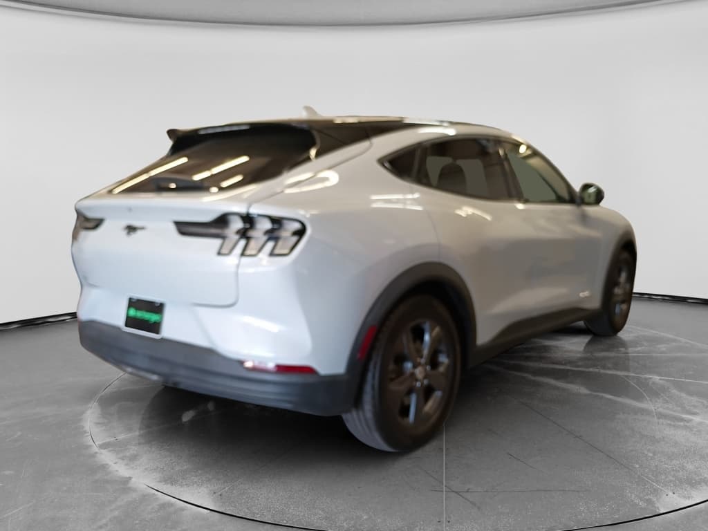 2021 Ford Mustang Mach-E view 4