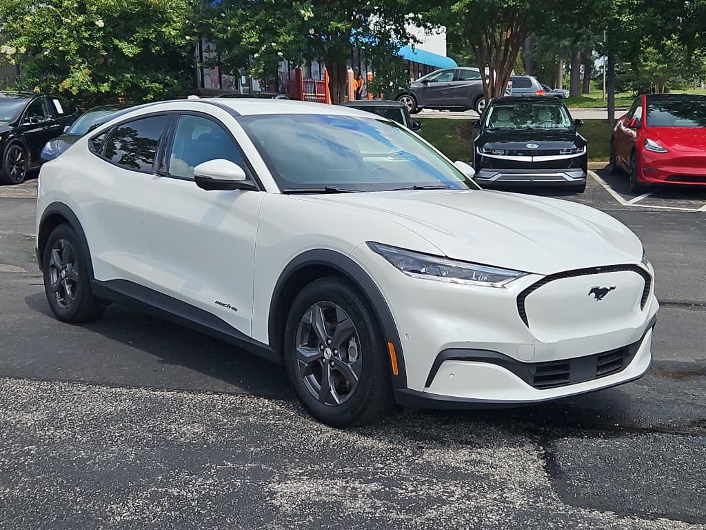 2021 Ford Mustang Mach-E view 4