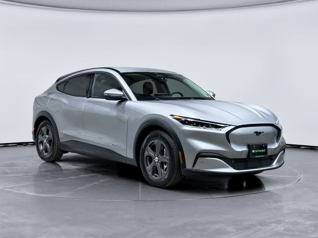 2021 Ford Mustang Mach-E view 4