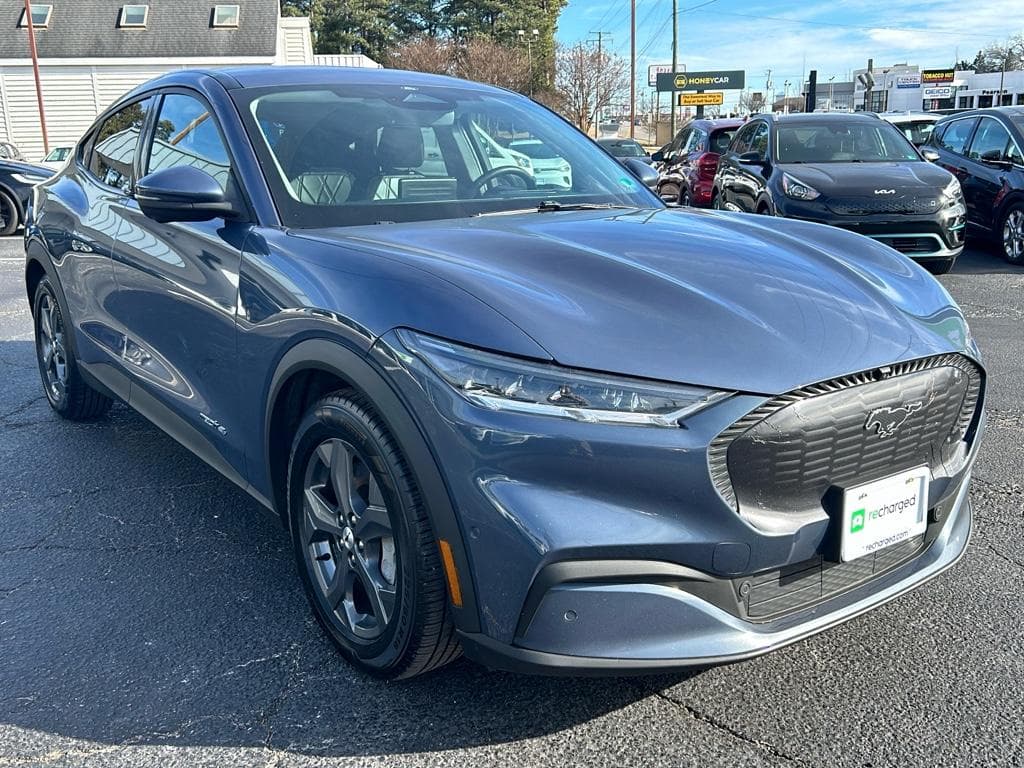 2021 Ford Mustang Mach-E view 4