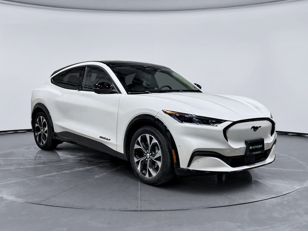 2021 Ford Mustang Mach-E view 4
