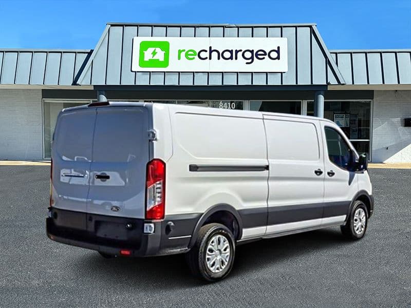 2023 Ford E-Transit view 3
