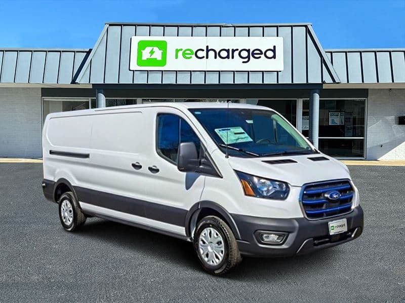 2023 Ford E-Transit view 4