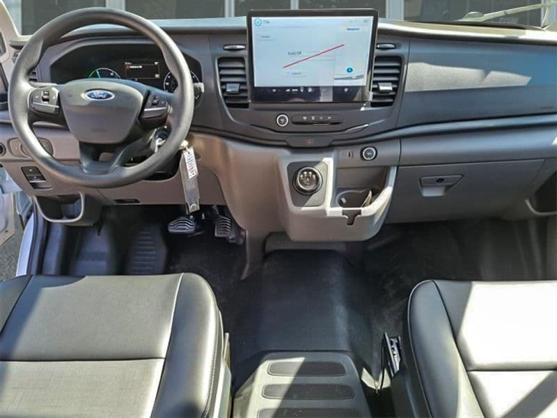 2023 Ford E-Transit view 7
