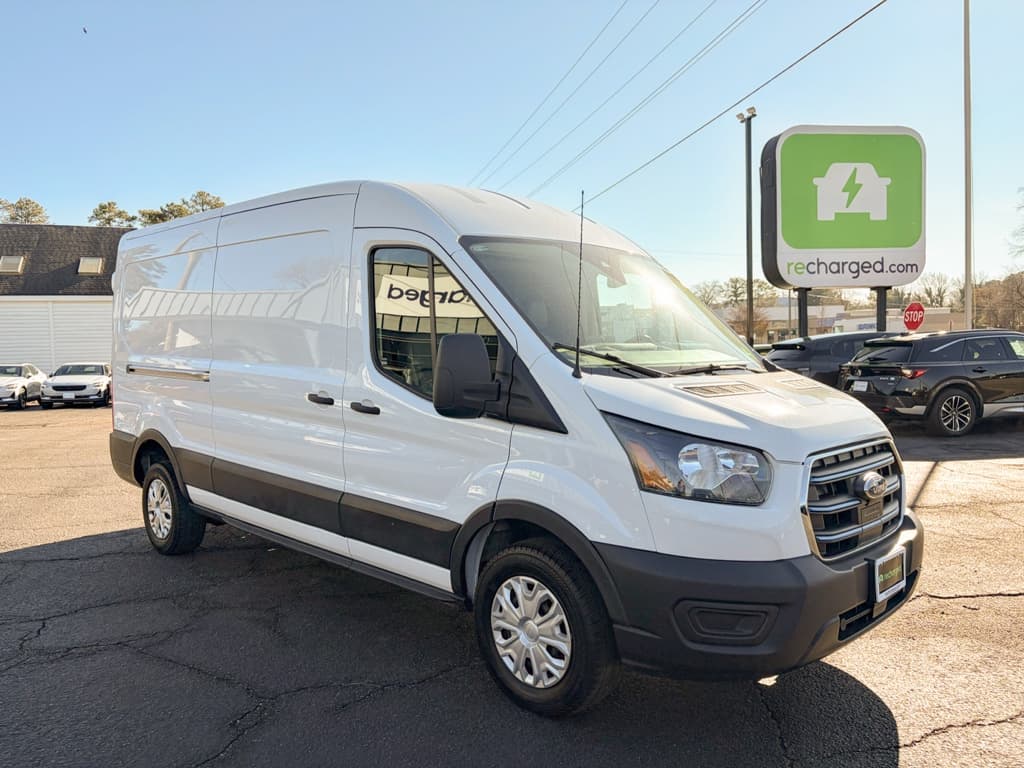 2023 Ford E-Transit view 4