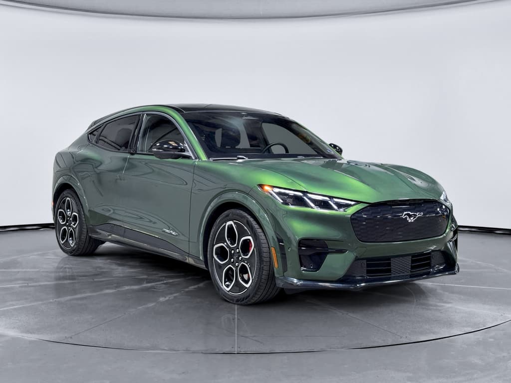 2024 Ford Mustang Mach-E view 4