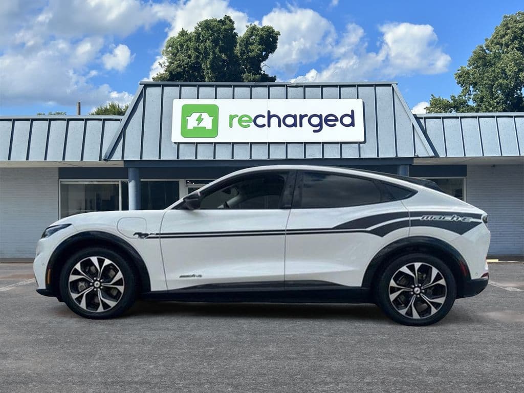 2021 Ford Mustang Mach-E view 4