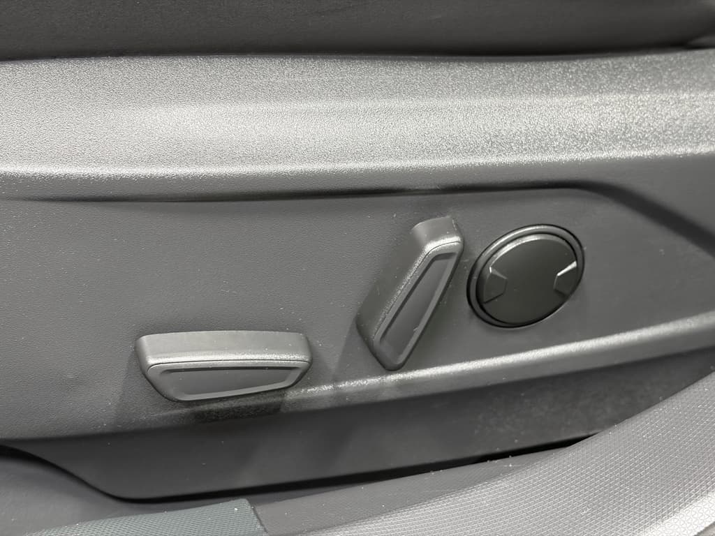 2023 Ford Mustang Mach-E view 7