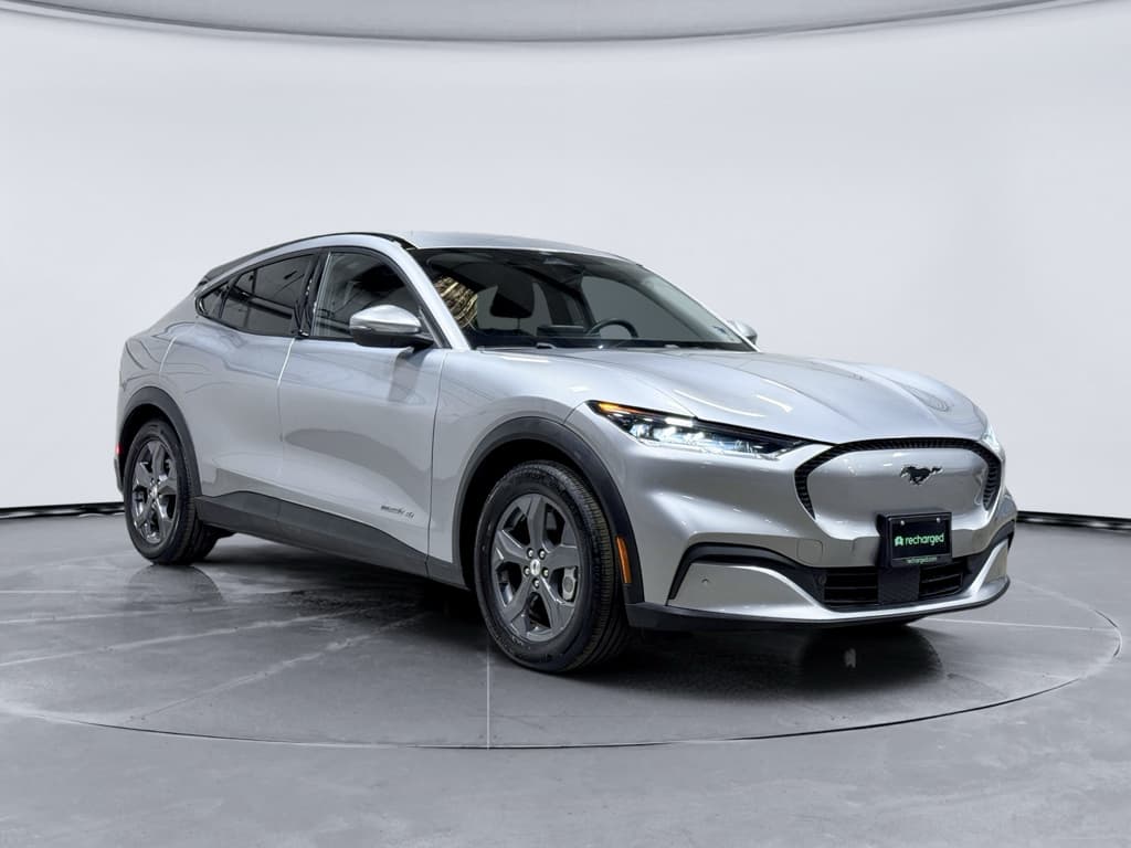 2021 Ford Mustang Mach-E view 4