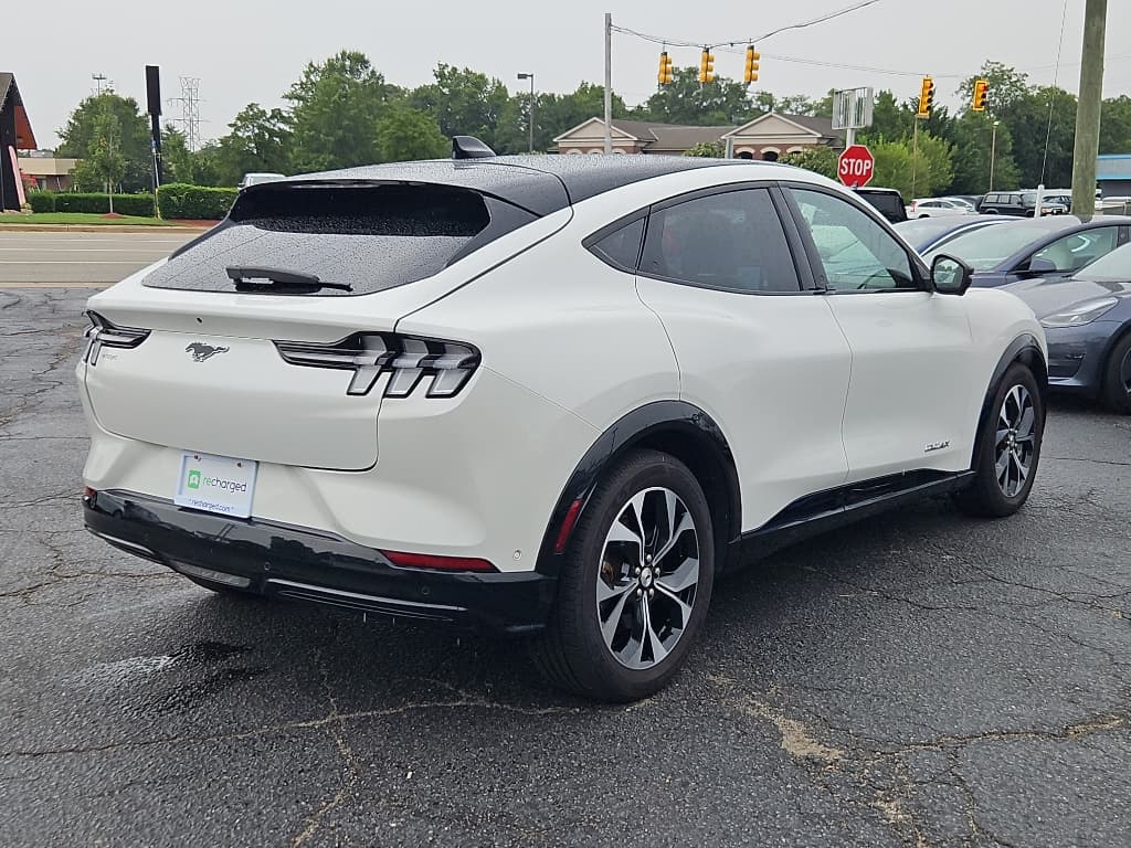 2021 Ford Mustang Mach-E view 4