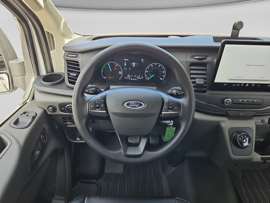 2023 Ford E-Transit view 6