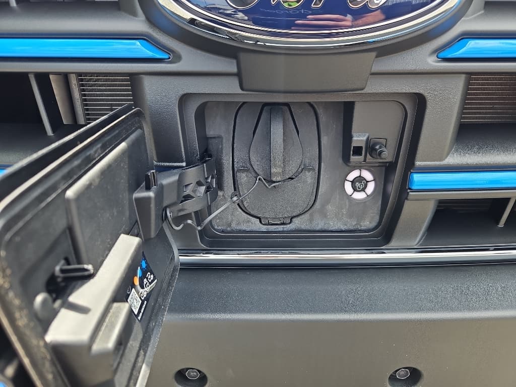 2023 Ford E-Transit view 5