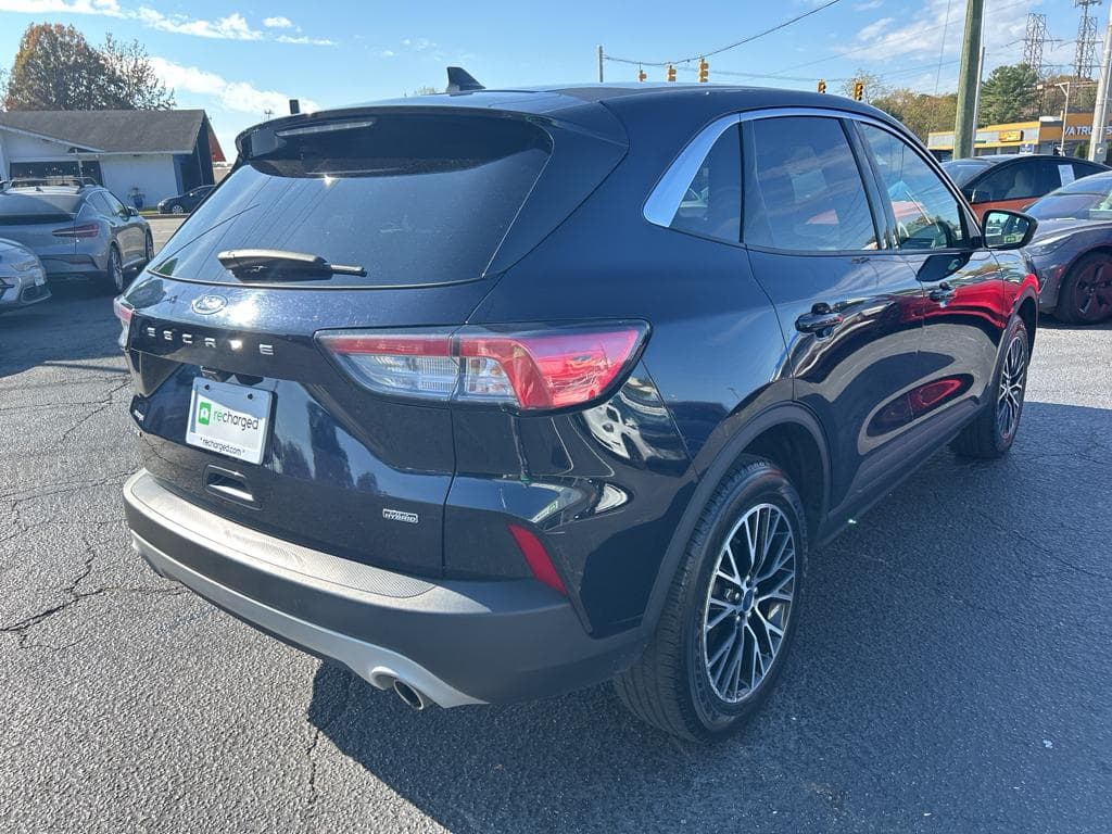 2021 Ford Escape Hybrid view 3