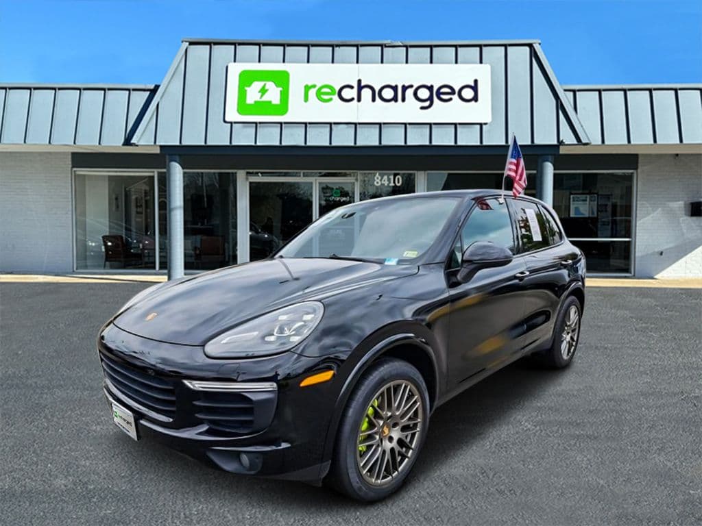 2017 Porsche Cayenne view 2