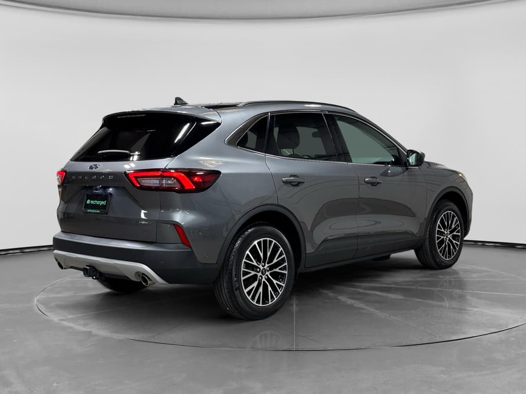 2024 Ford Escape view 3