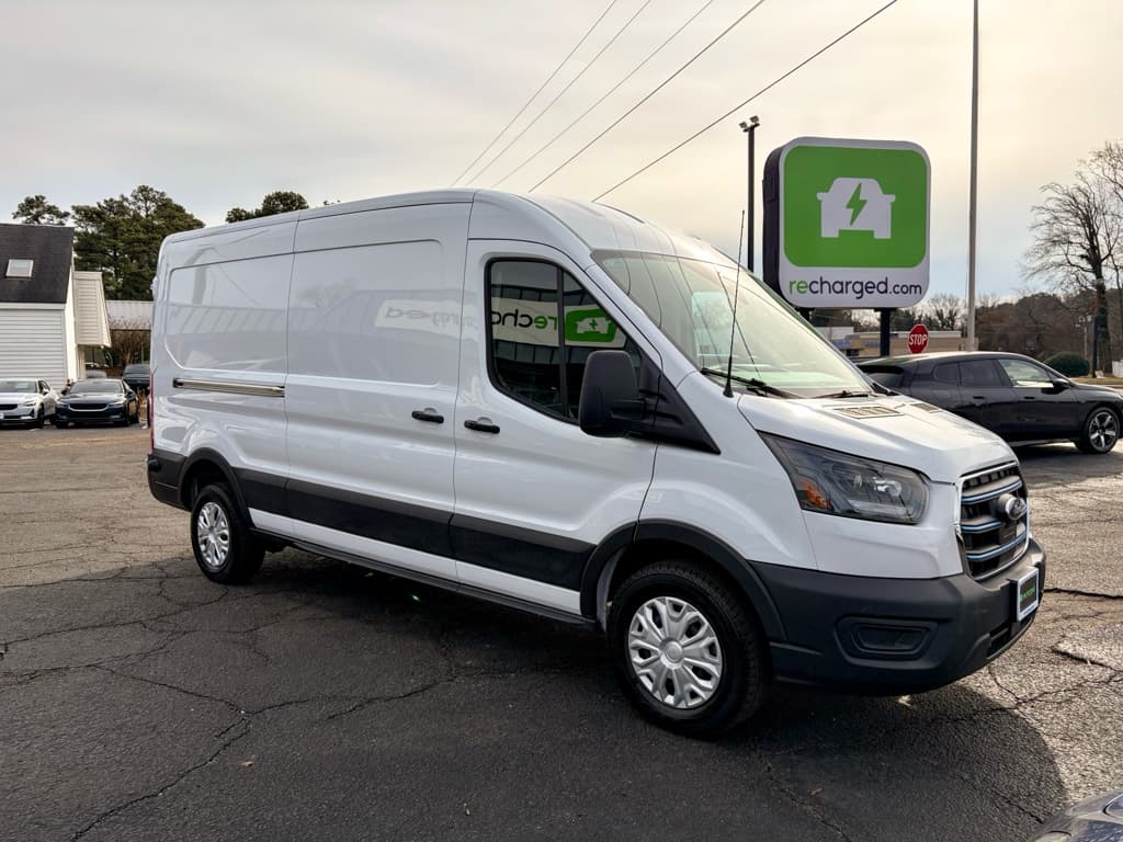 2024 Ford E-Transit view 4