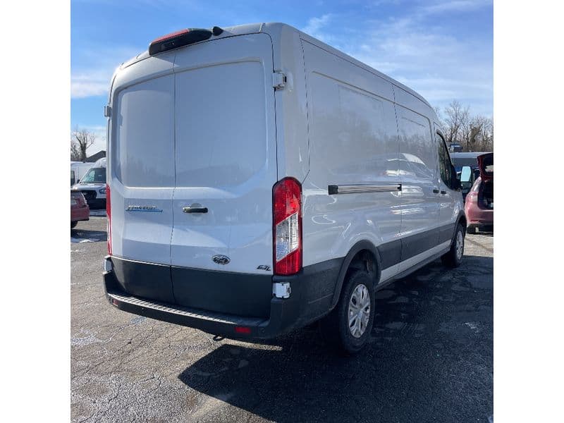 2023 Ford E-Transit view 3