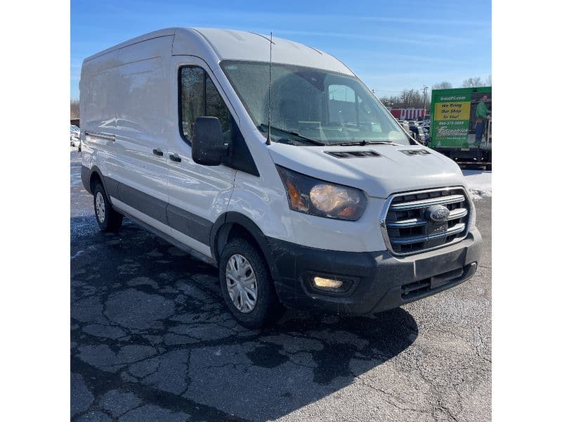 2023 Ford E-Transit view 4