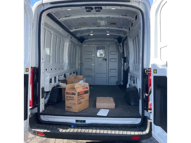 2023 Ford E-Transit view 6
