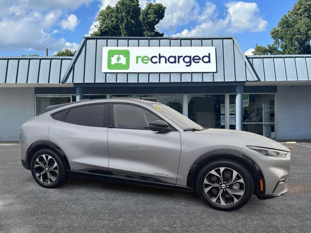 2021 Ford Mustang Mach-E view 4