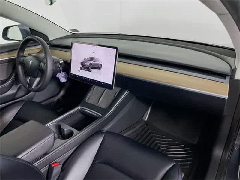 2023 Tesla Model 3 view 32