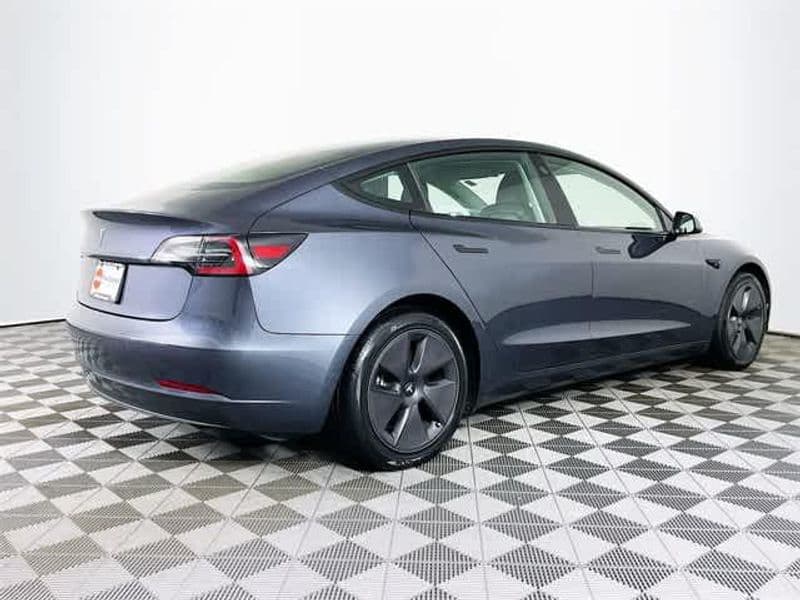 2023 Tesla Model 3 view 9
