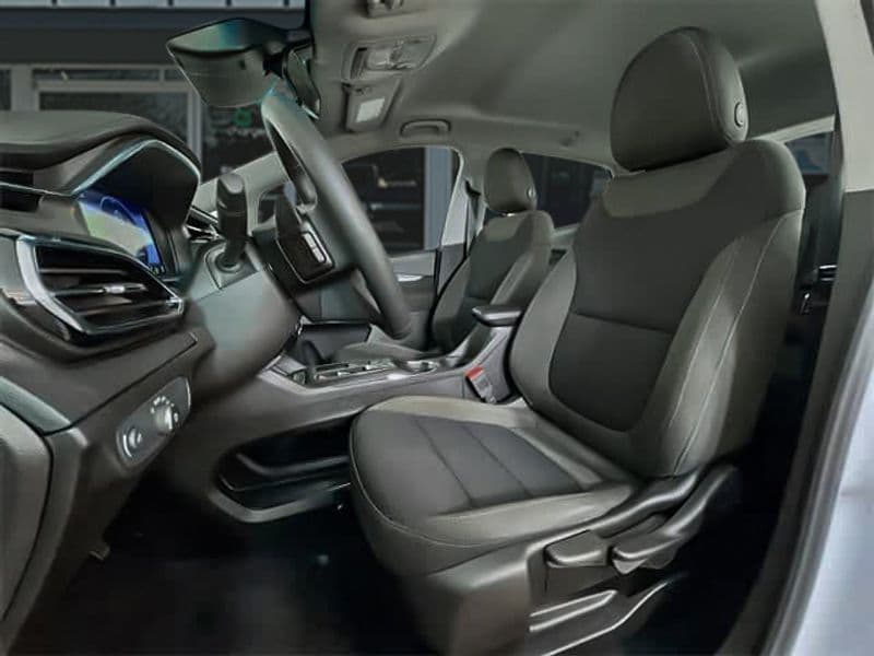 2023 Chevrolet Bolt EV view 9