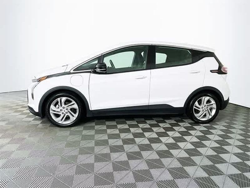 2023 Chevrolet Bolt EV view 7