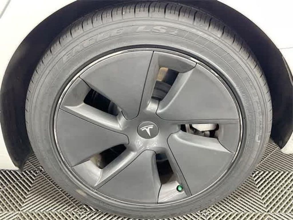2021 Tesla Model 3 view 30