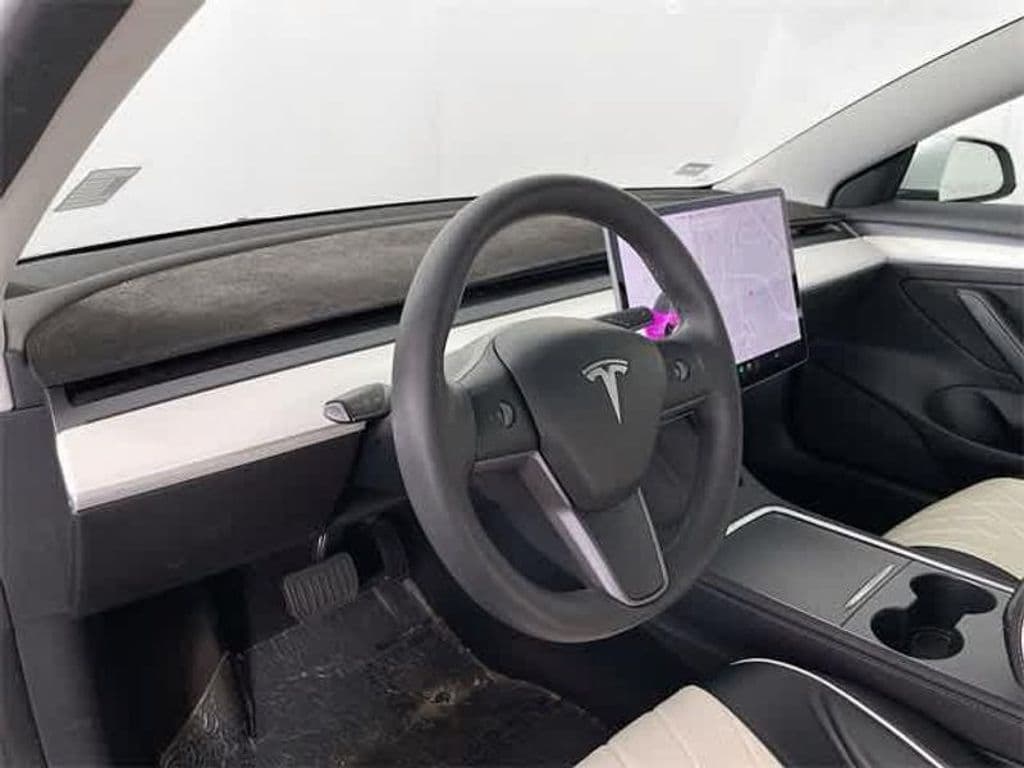2021 Tesla Model 3 view 9