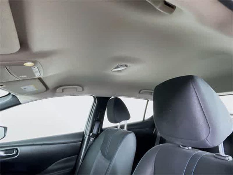 2021 Nissan LEAF view 24