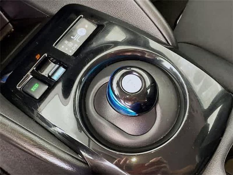 2021 Nissan LEAF view 19